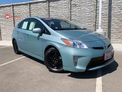 Qiravdeba Toyota Priusi Dgiurad / ქირავდება ტოიოტა პრიუსი დღიურად 