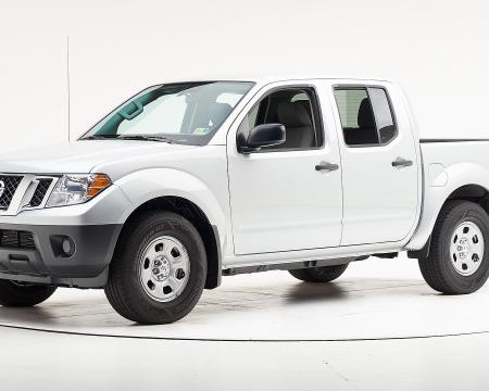 ქირავდება  პიკაპი NISSAN Navara  / Pikapis qiraoba