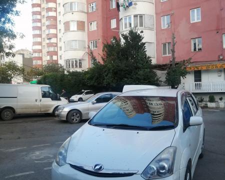 Ქირავდება მინივენი