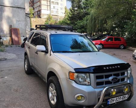 ქირავდება 4X4  ჯიპი Ford Escape Hybrid