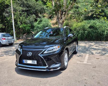 Lexus көлігіндегі секс