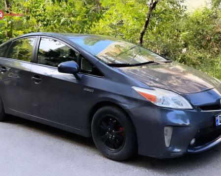 Qiravdeba Toyota Prius / ქირავდება ტოიოტა პრიუსი