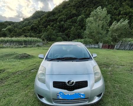 იყიდება toyota vitz