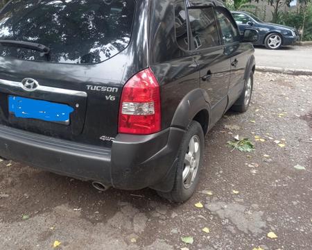 იყიდება  Hyundai Tucson 2005 წლიანი .