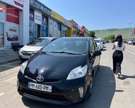 TOYOTA PRIUS