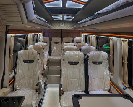 ქირავდება მიკრო ავტობუსი.