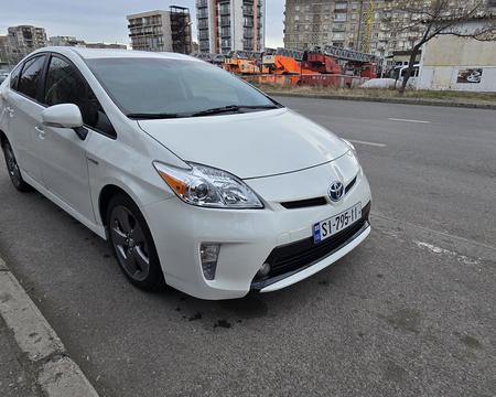 ქირავდება დღიურად Toyota Prius 