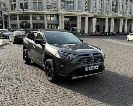ქირავდება დღიურად Toyora rav 4 Hbrid 2021 წლის