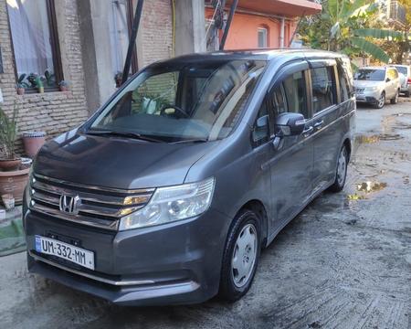 Honda step wagon 2014  4x4