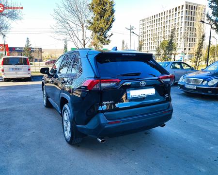 ქირავდება RAV4