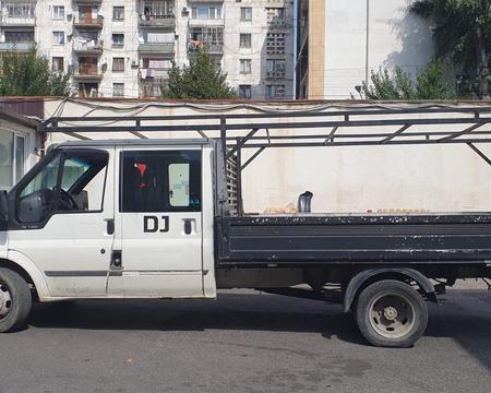 ქირავდება მძღოლით ან მძღოლის გარეშე