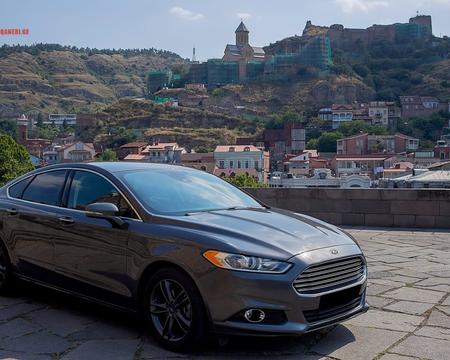 ქირავდება მძღოლის გარეშე სედანი ფორდ ფიუჟენ ტიტანიუმი 