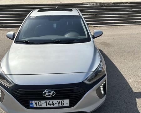 ქირავდება