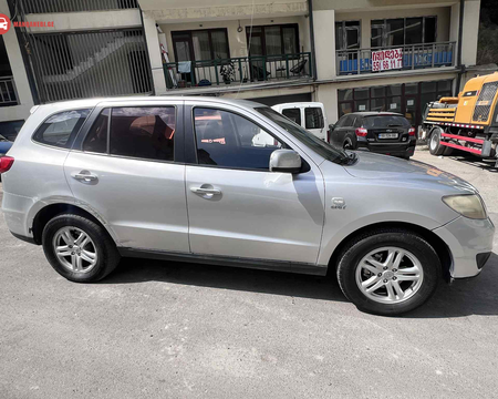 Hyundai Santa FE.