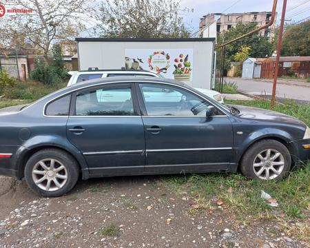 იყიდება volkswagen passat 2003 წლის 