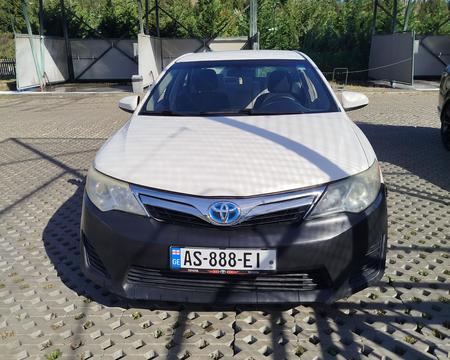 იყიდება ტოიოტა ქემრი 2012