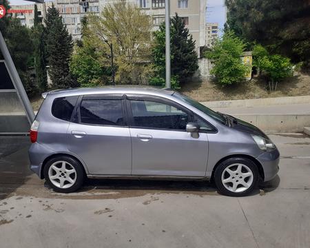 Manqanebis gaqiraveba avtoobulebis gaqiraveba dgiurad მანქანების გაქირავება მანქანია ქირაობა დღიურად