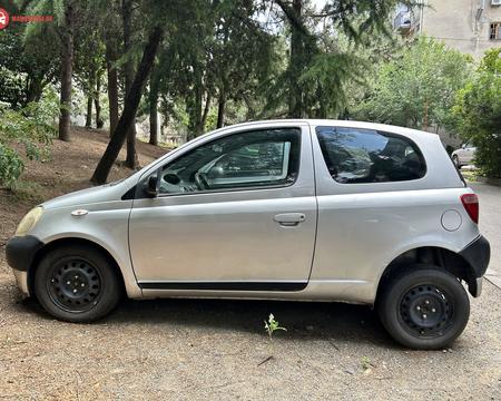 იყიდება ტოიოტა იარისი