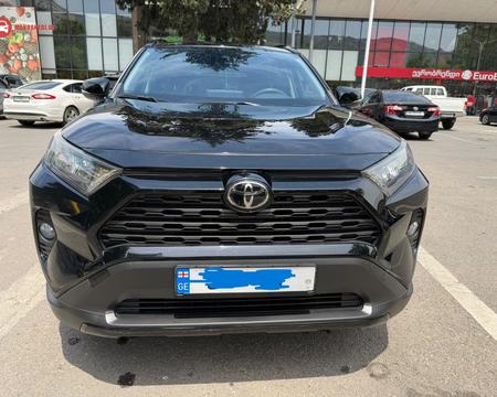 იყიდება 2021 წლის Toyota RAV4 