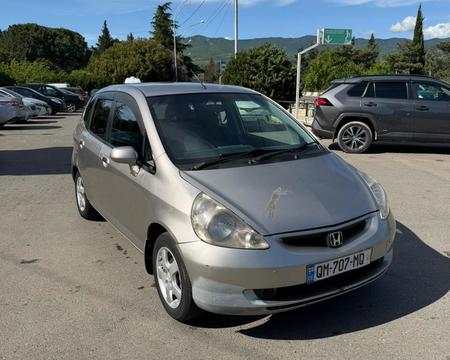 ქირავდება მანქანა