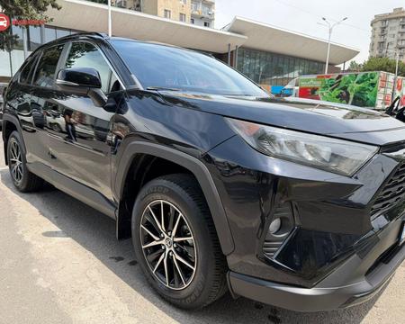 იყიდება 2021 წლის Toyota RAV4